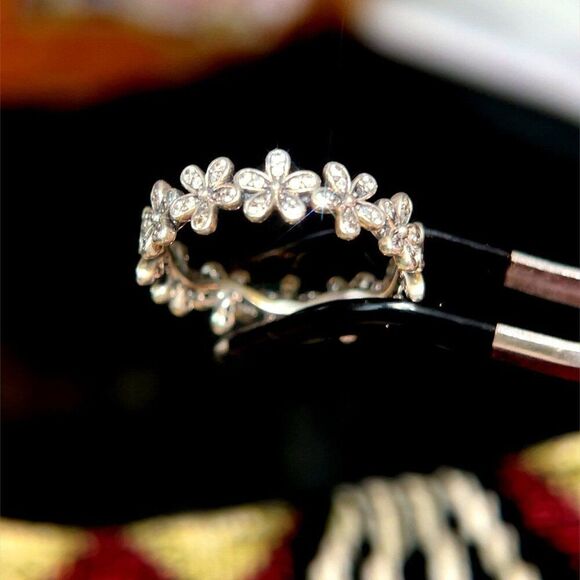 Pandora Daisy Flower Ring - Picture 4 of 8